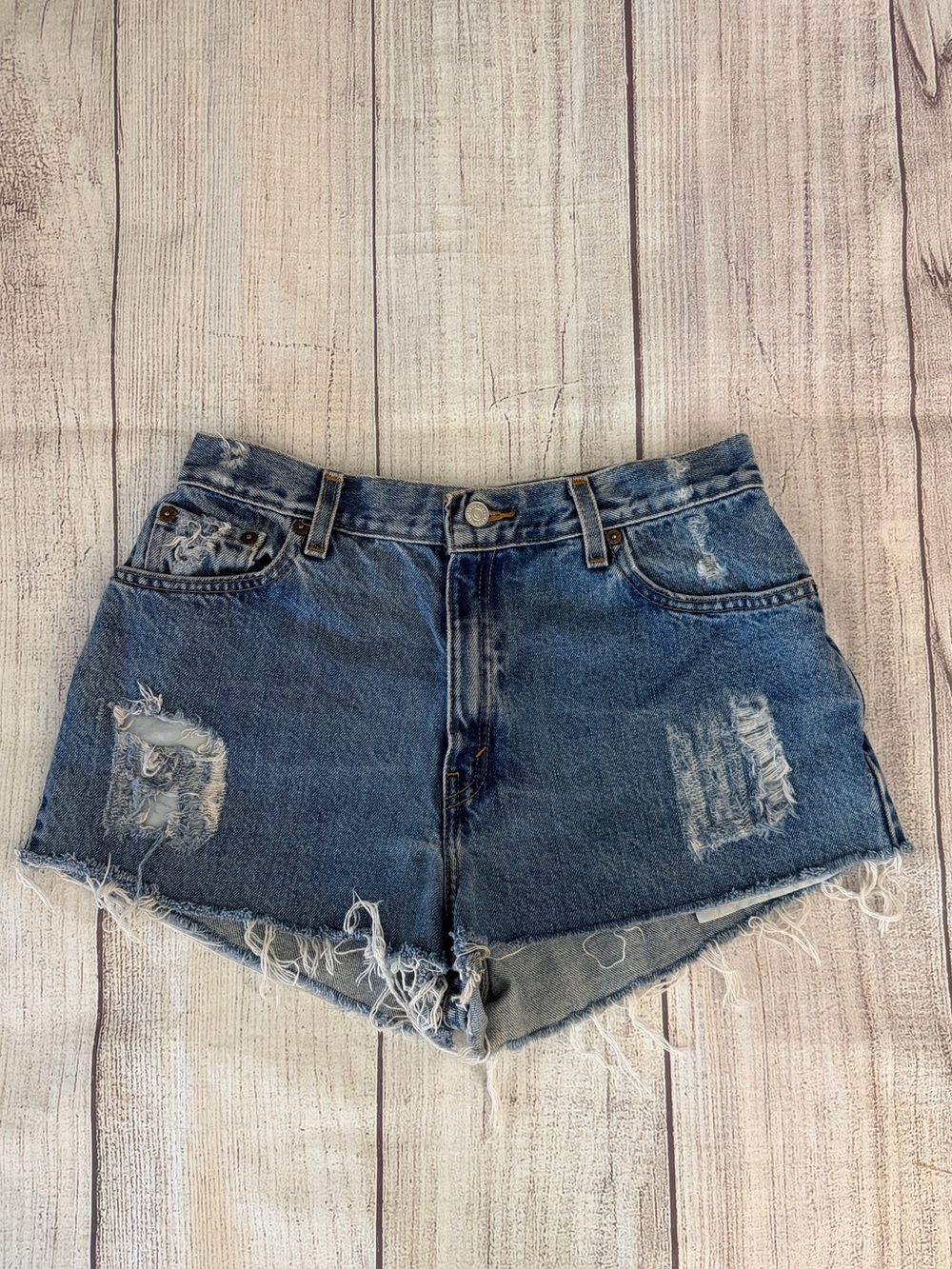 LEVI’S Women’s Classic Relaxed Fit Distressed High-Rise Denim Shorts Sz 12 Mis M